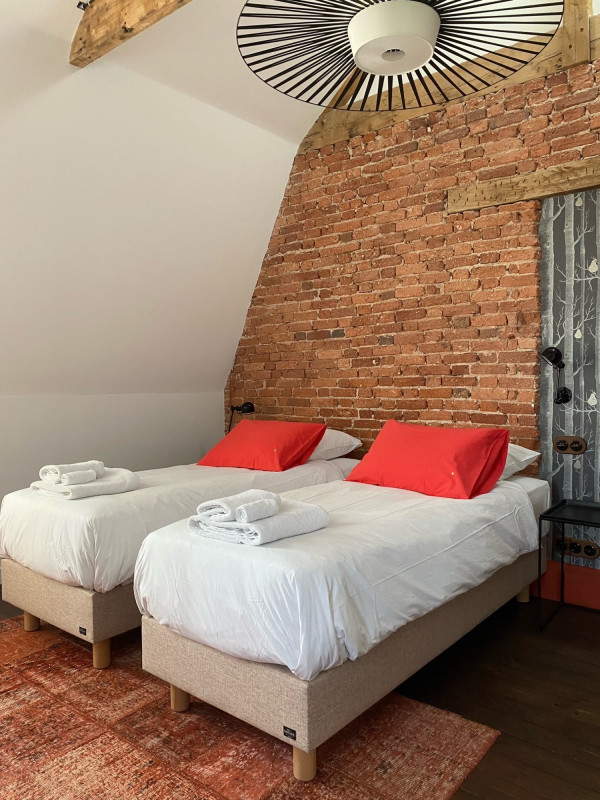 Uploads Jeanne Twin Beds 1